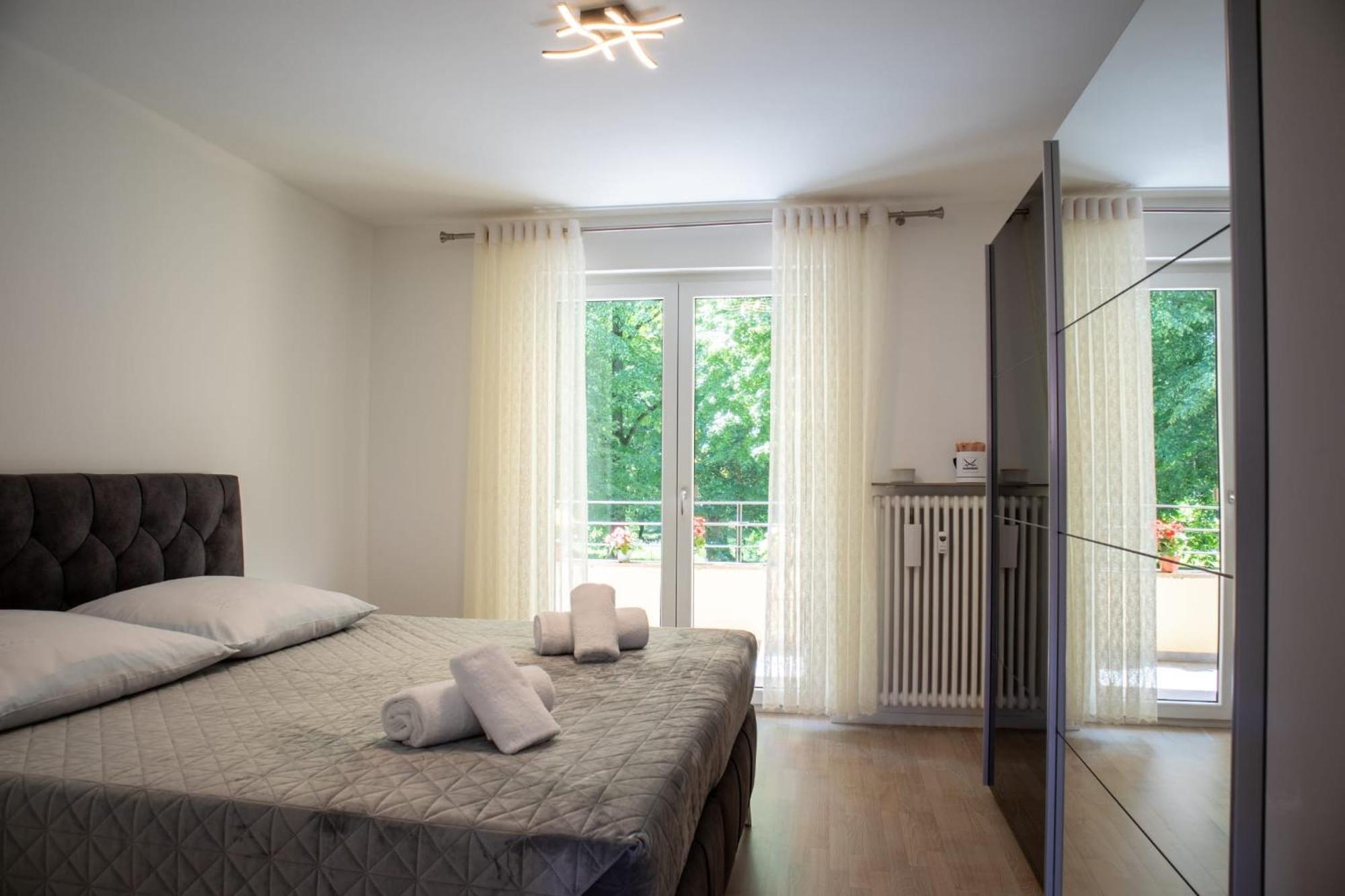 Mega Lux Apartment Эсслинген Экстерьер фото